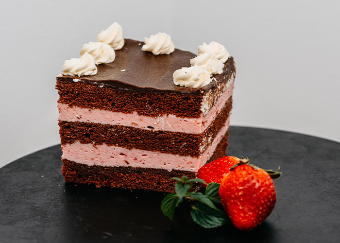 tort czekoladowo truskawkowy